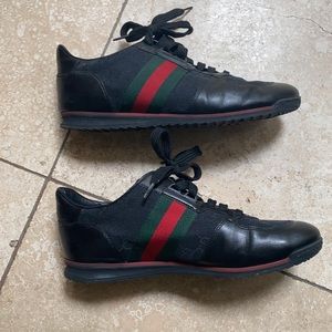 Gucci leather loafers. Size 39.5/9. perfect condition.